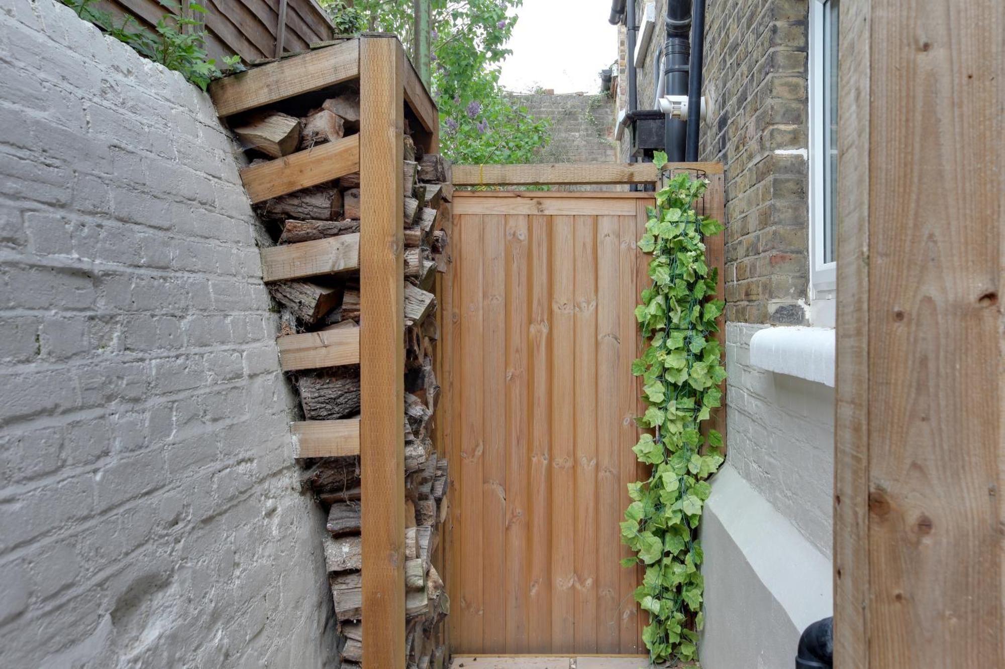 Cosy 3 Bedroom House With Free Parking And Wifi Colchester Exterior photo